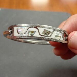 Vintage Taxco sterling silver hinged bangle bracelet with white abalone (Kids)